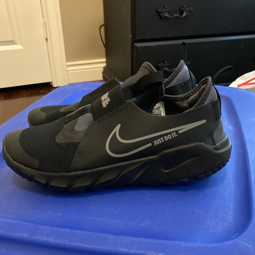 Black Nike slip ons